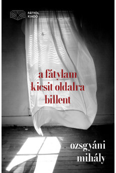 A fátylam kicsit oldalra billent