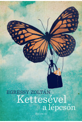 Kettesével a lépcsőn