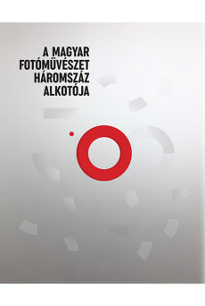 A magyar fotóművészet háromszáz alkotója